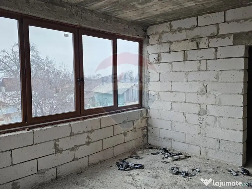 Casă / Vilă cu 12 camere, teren intravilan de 2869mp î... 