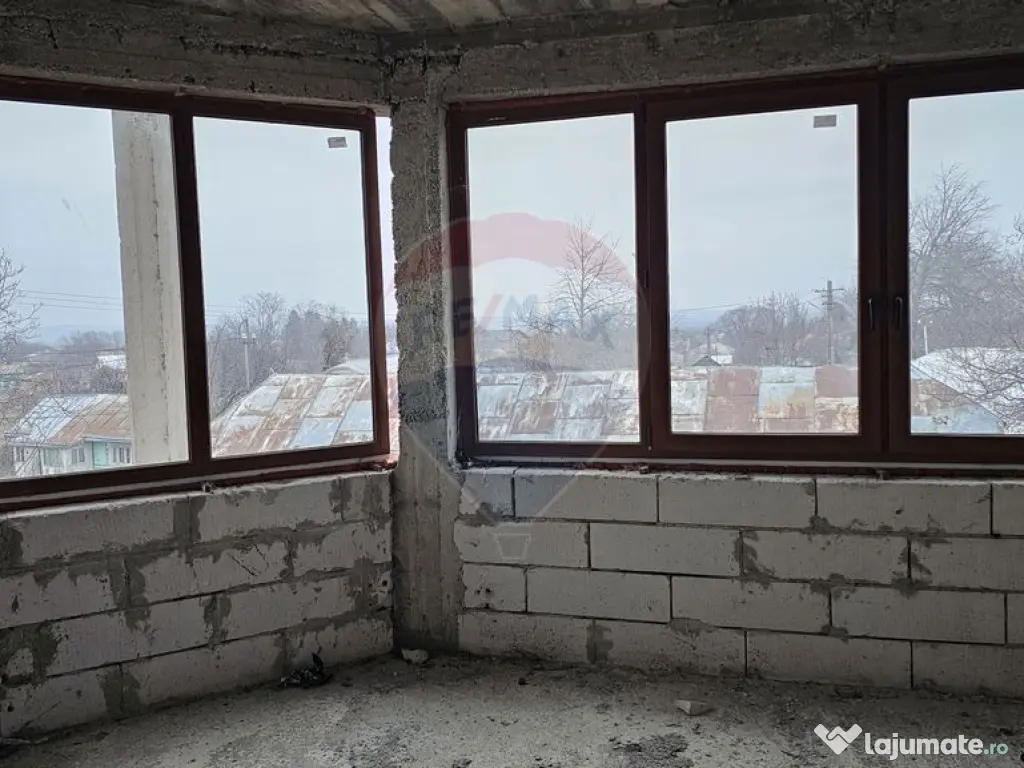 Casă / Vilă cu 12 camere, teren intravilan de 2869mp î... 