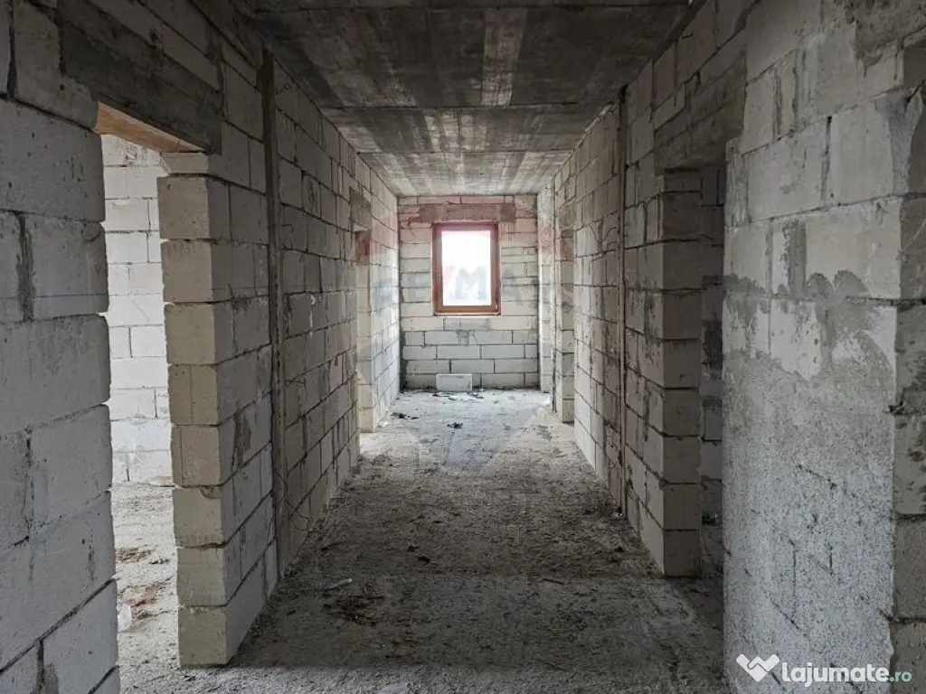 Casă / Vilă cu 12 camere, teren intravilan de 2869mp î... 