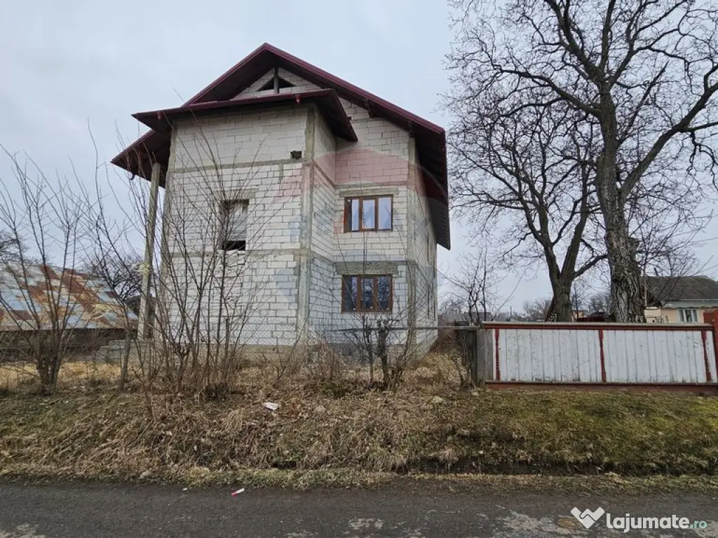 Casă / Vilă cu 12 camere, teren intravilan de 2869mp î... 