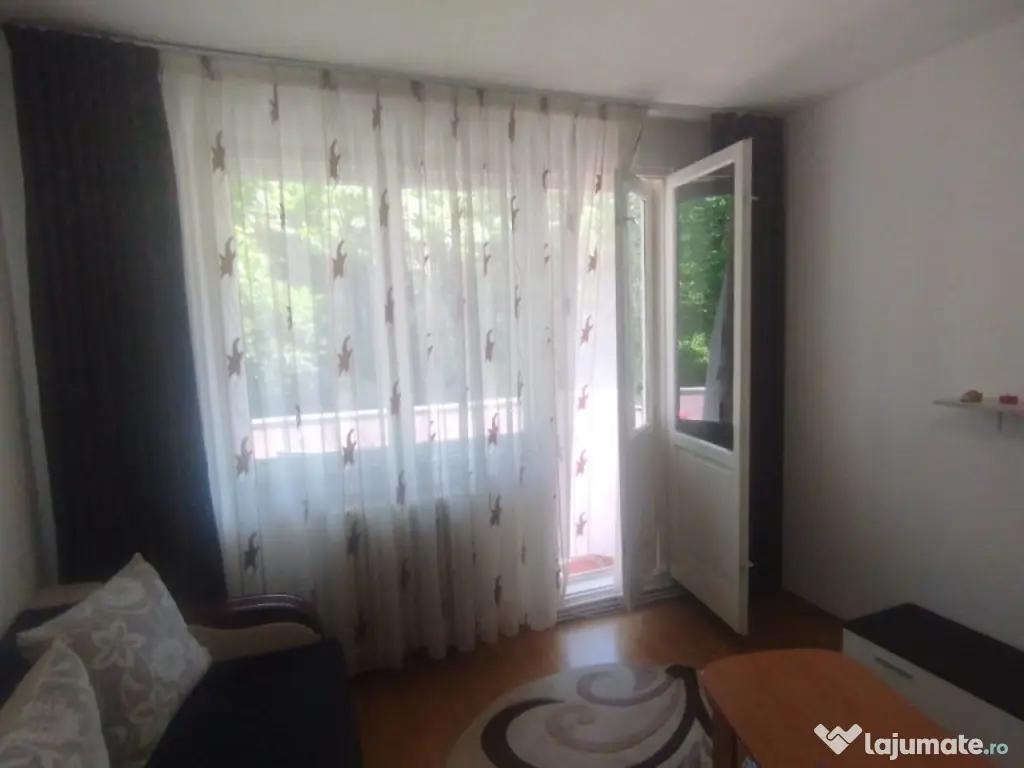 Apartament 2 camere, 2 balcoane, zona Primaverii 