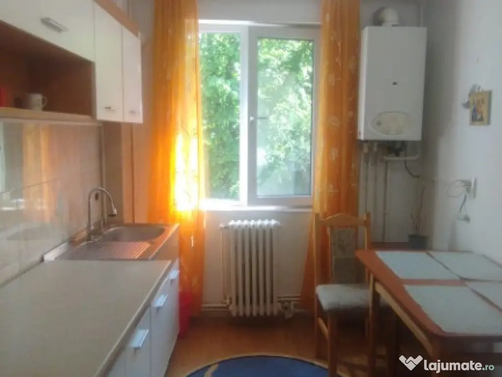 Apartament 2 camere, 2 balcoane, zona Primaverii 