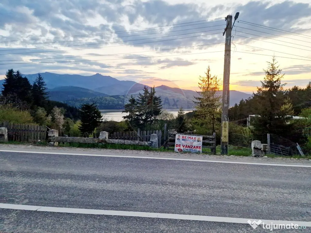 Teren cu vedere la Muntele Ceahlau