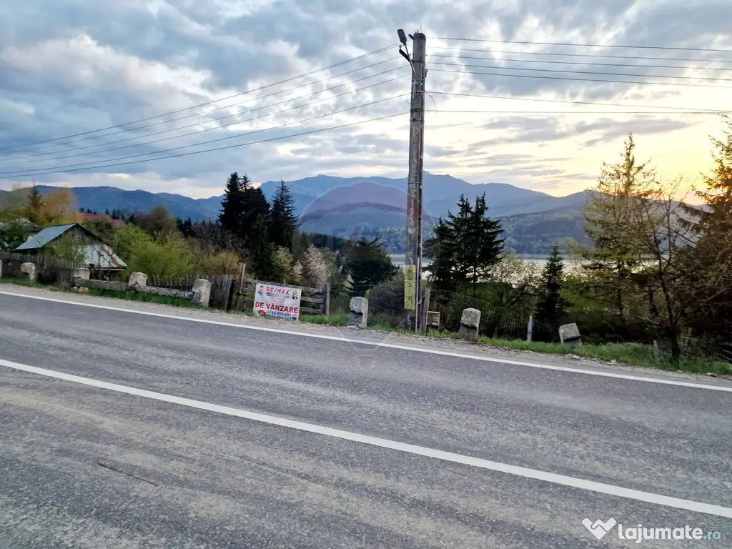 Teren cu vedere la Muntele Ceahlau