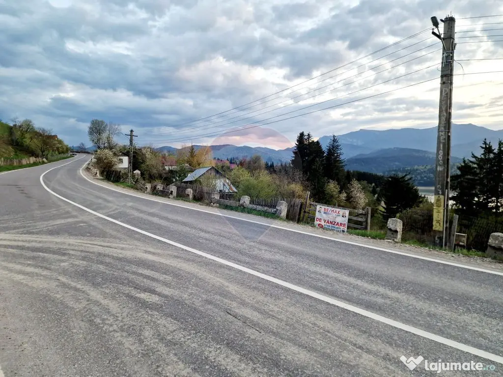 Teren cu vedere la Muntele Ceahlau