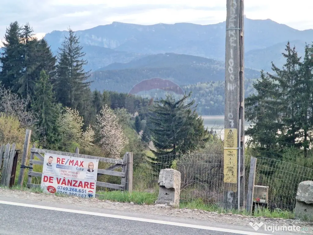 Teren cu vedere la Muntele Ceahlau