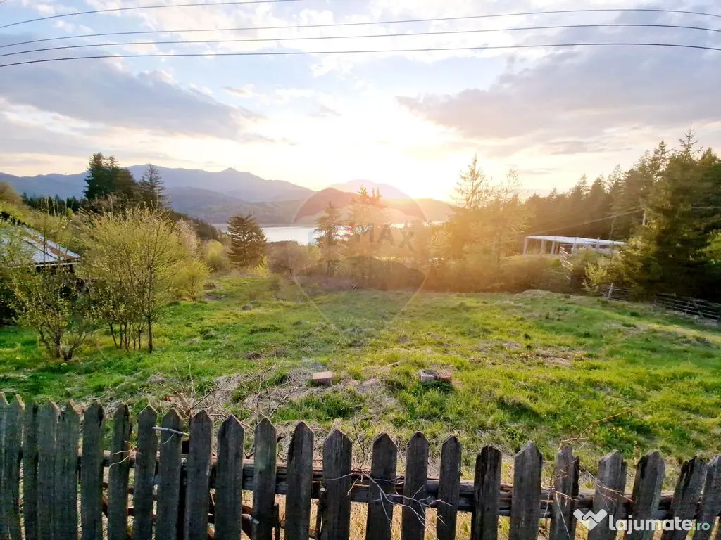 Teren cu vedere la Muntele Ceahlau