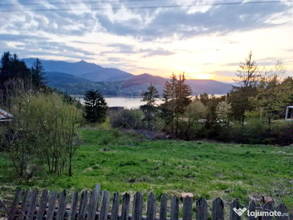 Teren cu vedere la Muntele Ceahlau