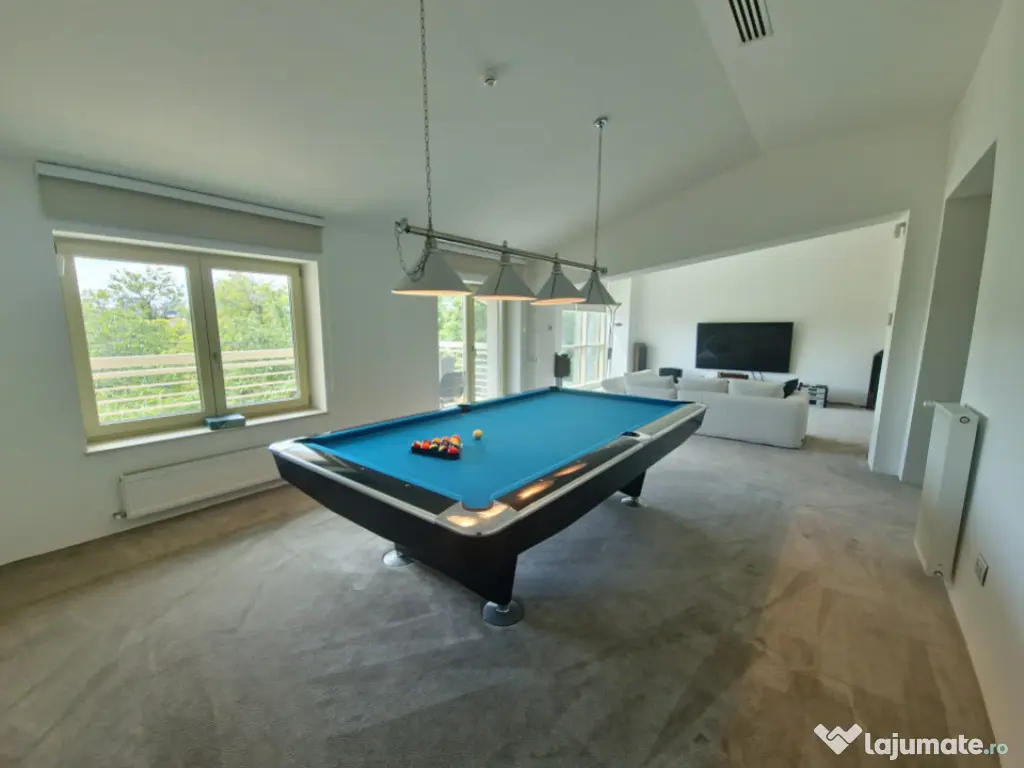 Vila deosebita la un pas de mare mobilata si utilata