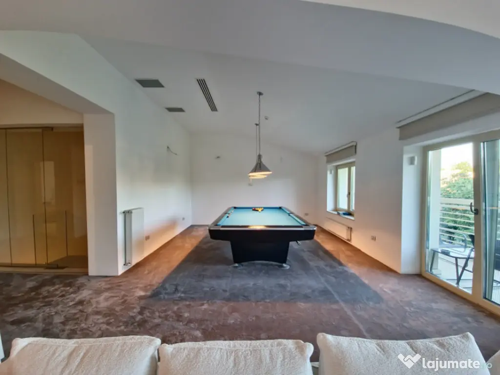 Vila deosebita la un pas de mare mobilata si utilata