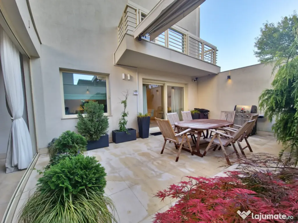 Vila deosebita la un pas de mare mobilata si utilata