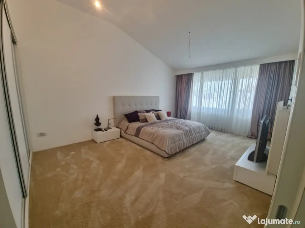 Vila deosebita la un pas de mare mobilata si utilata