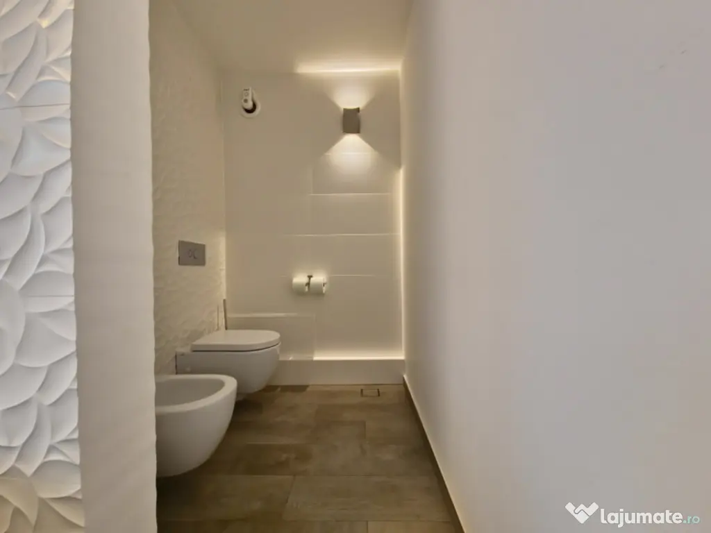 Vila deosebita la un pas de mare mobilata si utilata