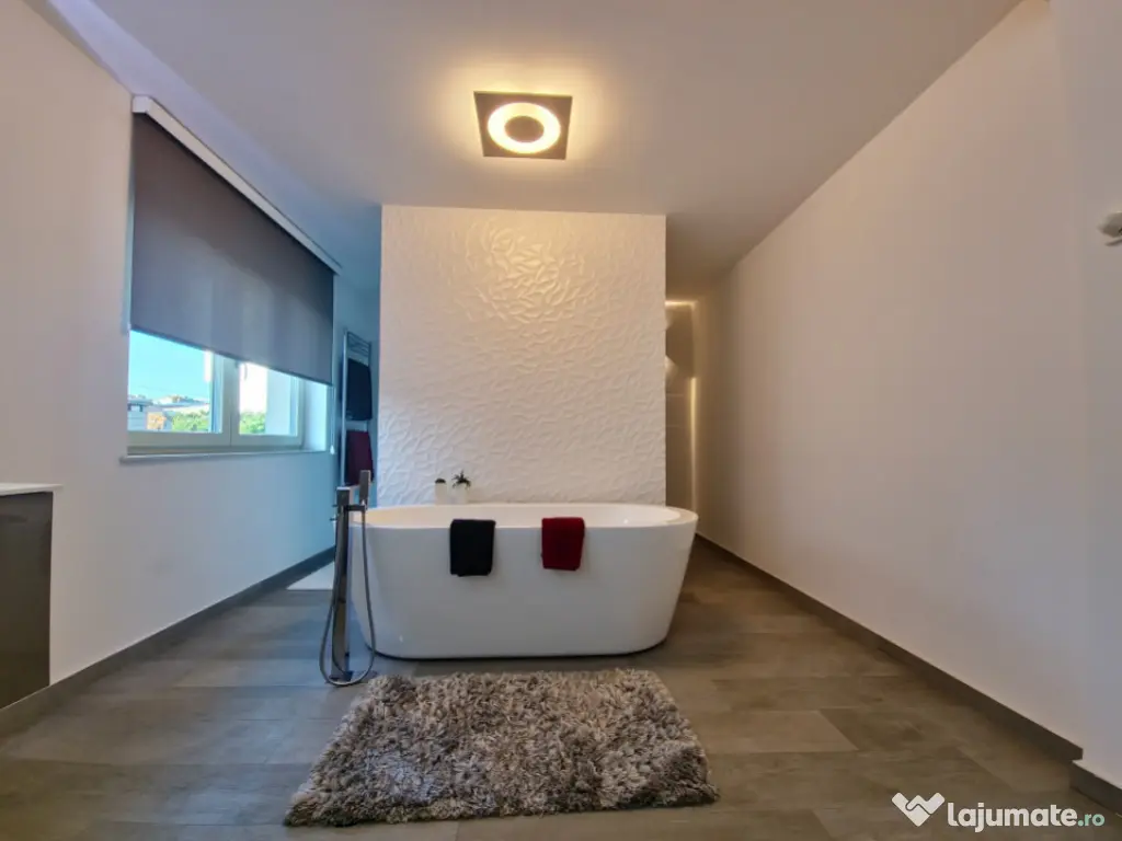 Vila deosebita la un pas de mare mobilata si utilata