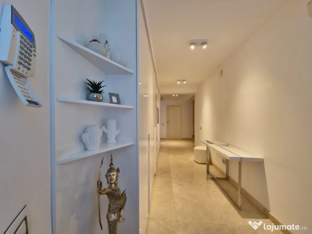 Vila deosebita la un pas de mare mobilata si utilata