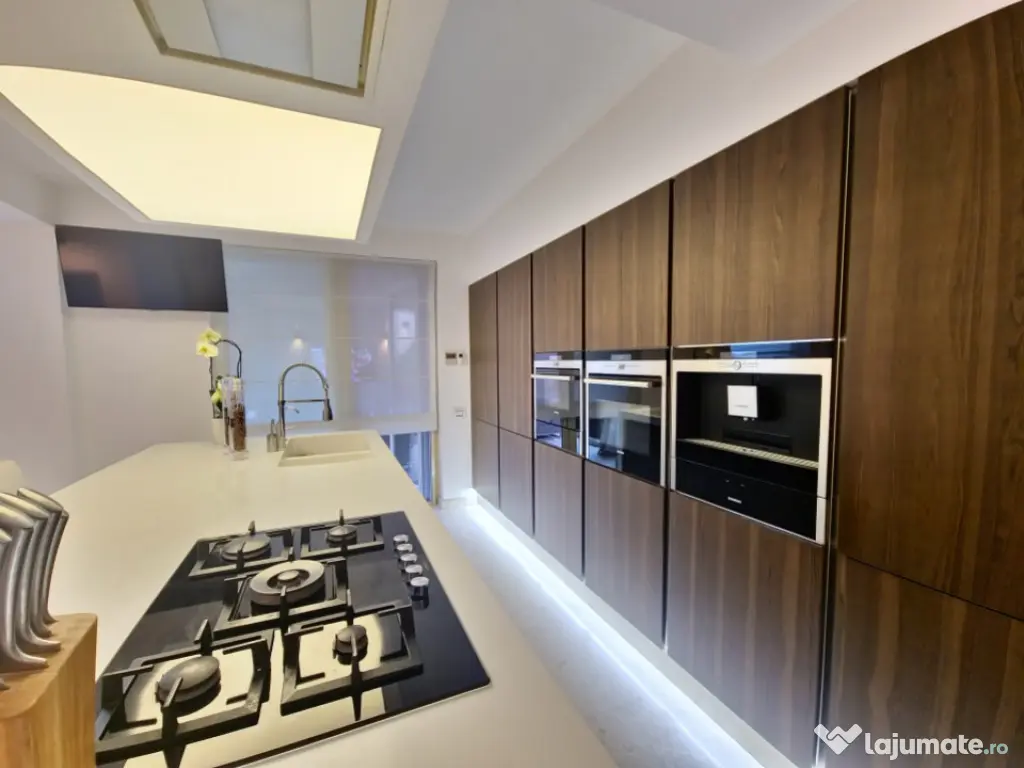 Vila deosebita la un pas de mare mobilata si utilata