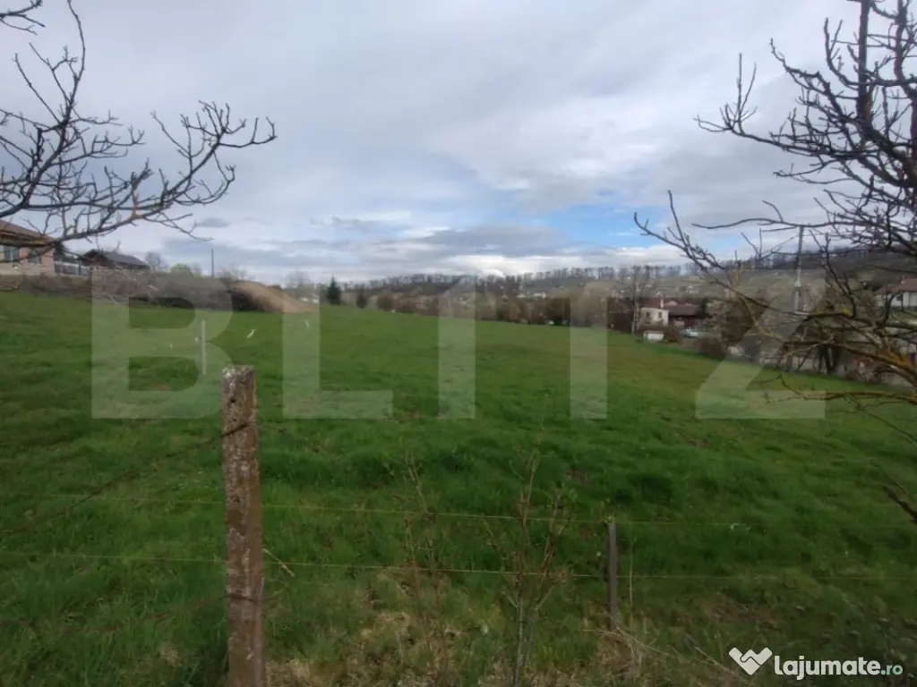 Teren intravilan de vanzare, 1500 mp (15 ari), utilitati, zo