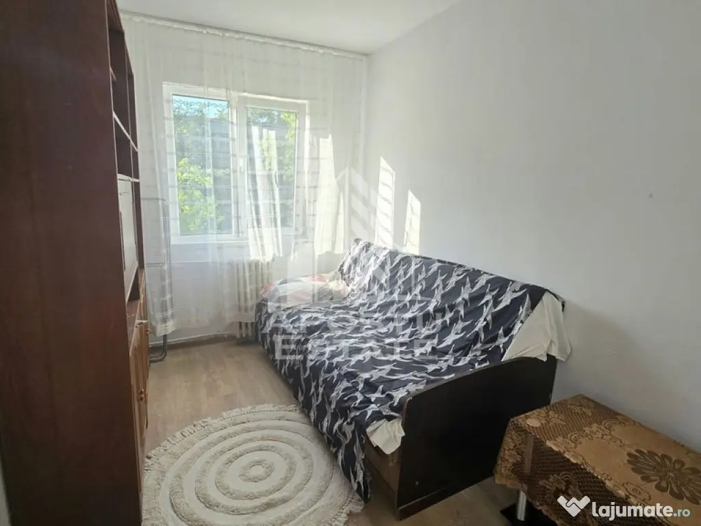 Apartament cu 4 camere, etaj intermediar, zona Dacia