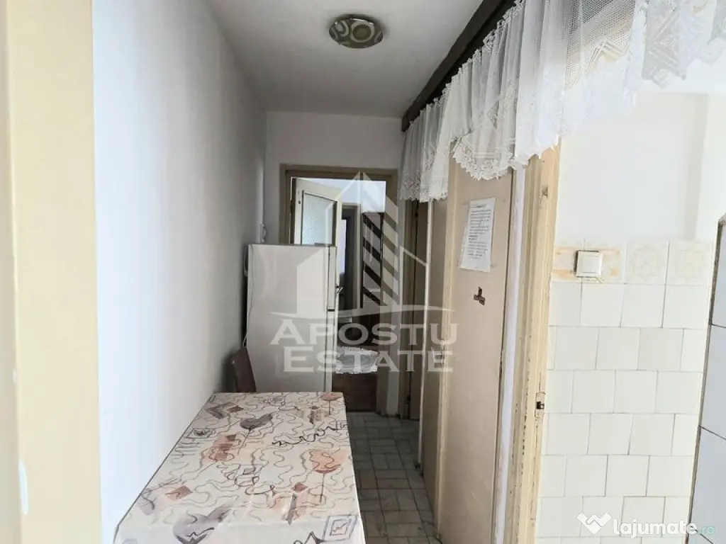 Apartament cu 4 camere, etaj intermediar, zona Dacia