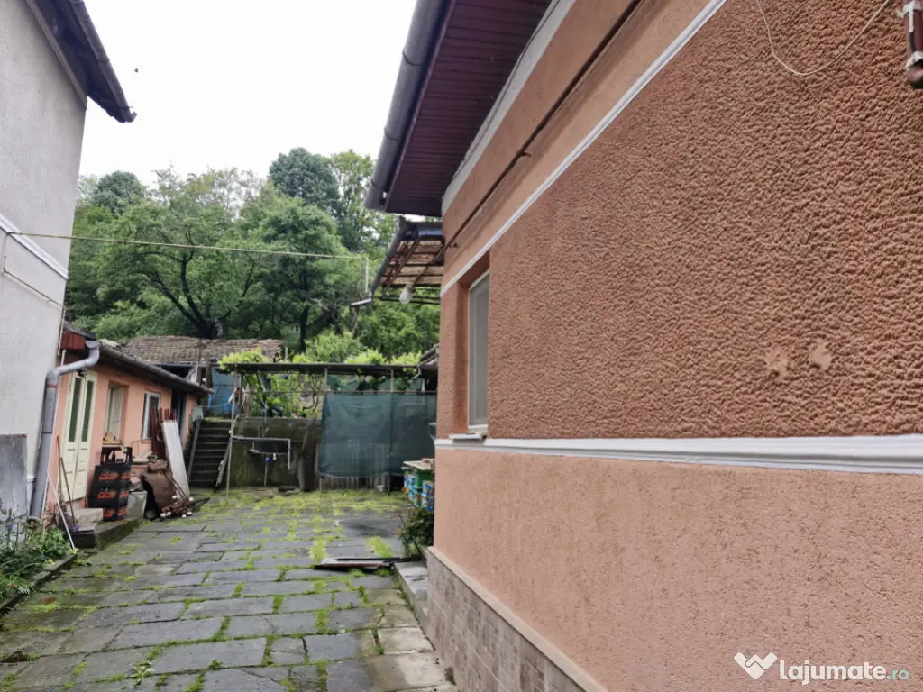 Casă frumoasă - zonă liniștită 