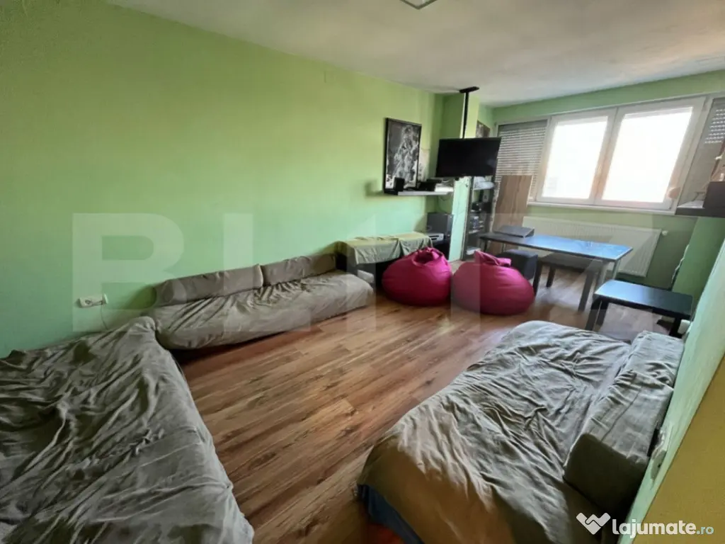 Apartament decomandat cu 3 camere în zona Torontalului