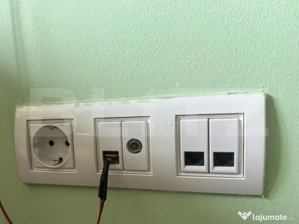 Apartament decomandat cu 3 camere în zona Torontalului