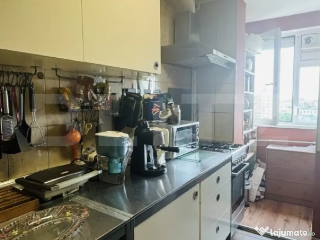 Apartament decomandat cu 3 camere în zona Torontalului