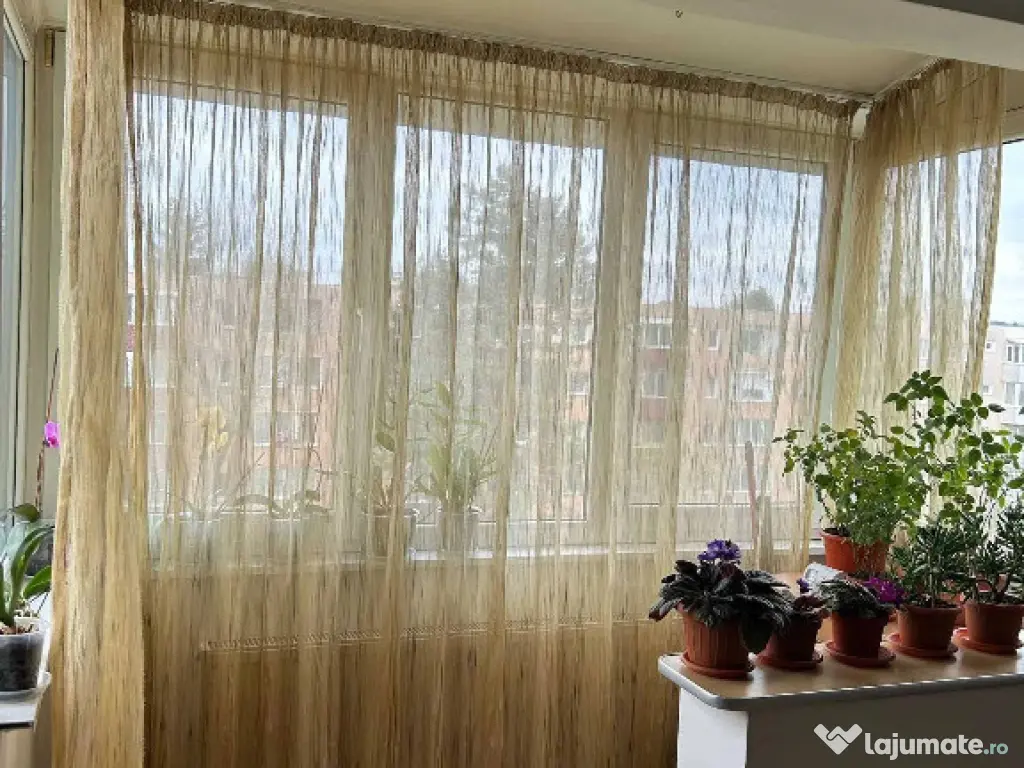 Apartament 2 camere, semidecomandat - zona Astra