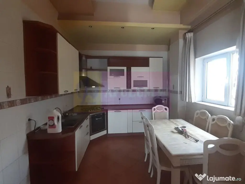 Două Etaje în Vilă în zona Voluntari de Închiriat 