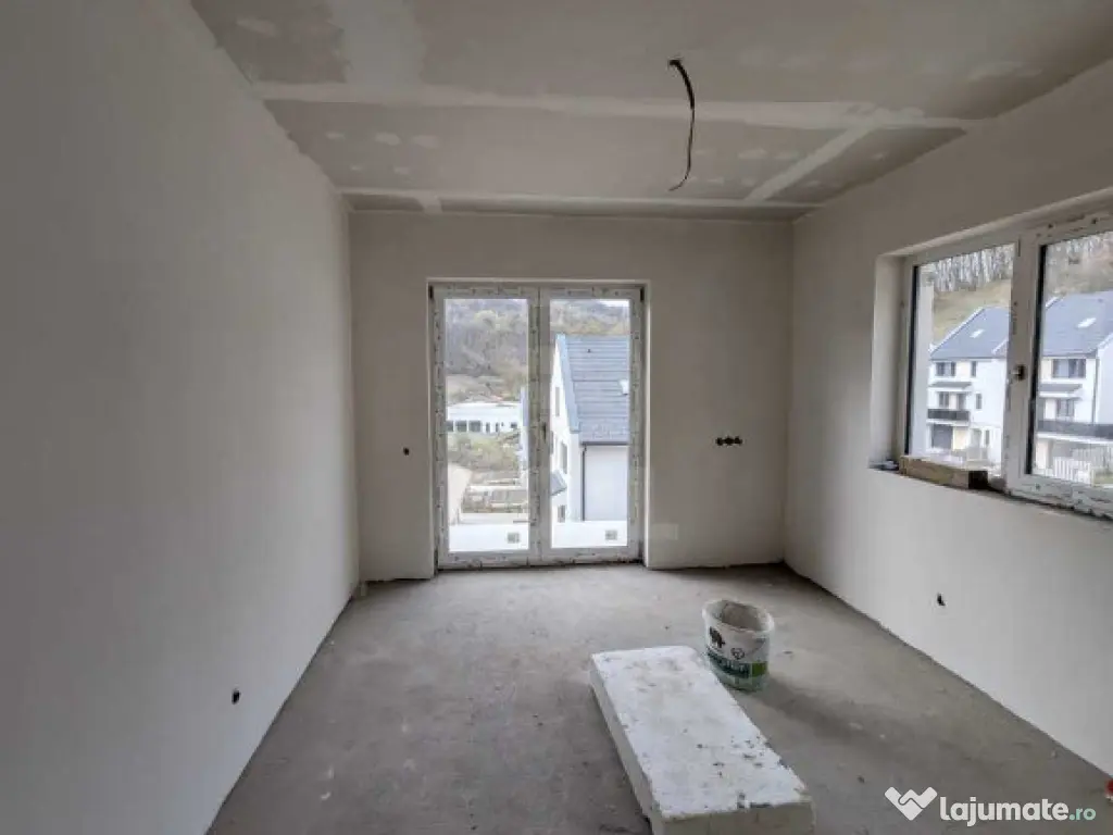 Duplex semifinisat, zona tautiului