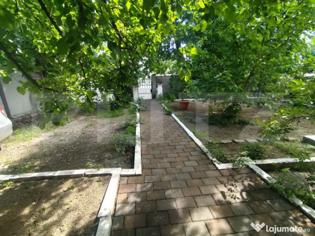 Casa de vanzare, cu 4 camere, 147 mp, zona Pacurari