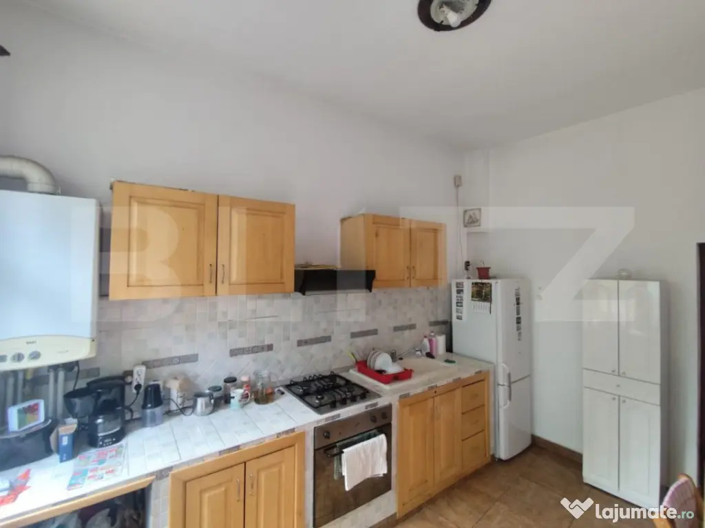 Casa de vanzare, cu 4 camere, 147 mp, zona Pacurari
