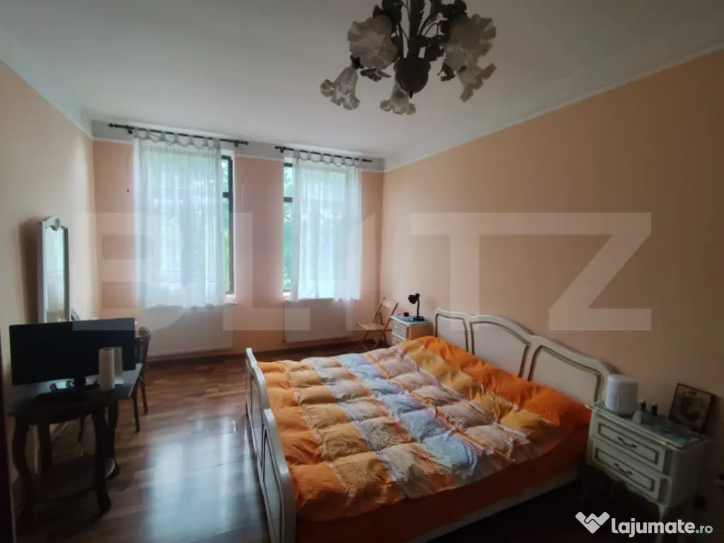 Casa de vanzare, cu 4 camere, 147 mp, zona Pacurari
