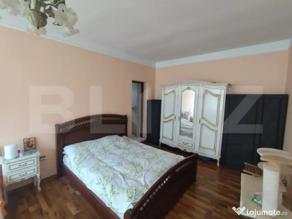 Casa de vanzare, cu 4 camere, 147 mp, zona Pacurari