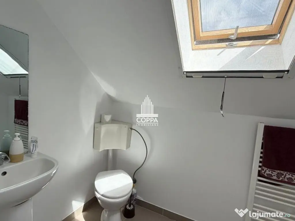 Apartament de vânzare 3 camere strada Rozelor 
