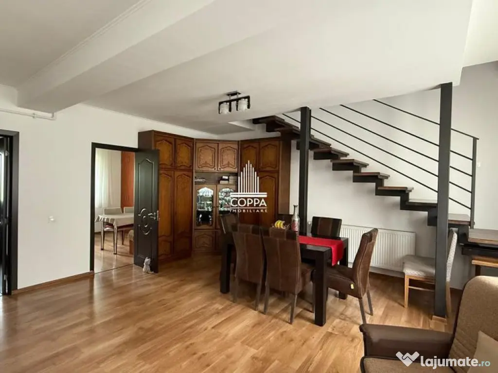 Apartament de vânzare 3 camere strada Rozelor 