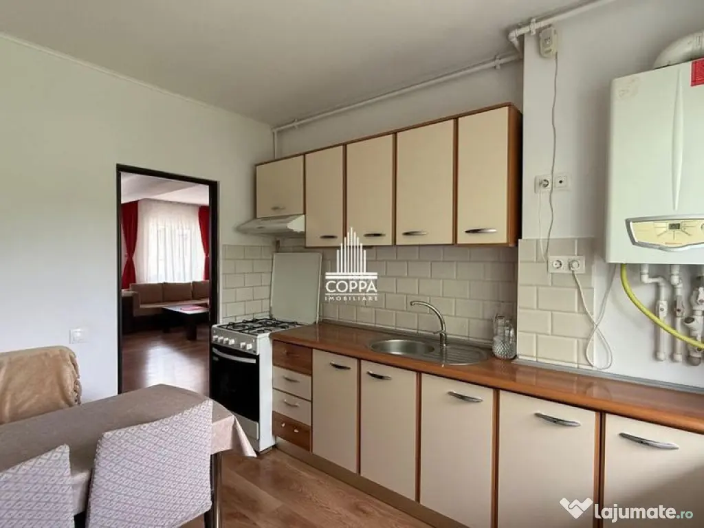 Apartament de vânzare 3 camere strada Rozelor 