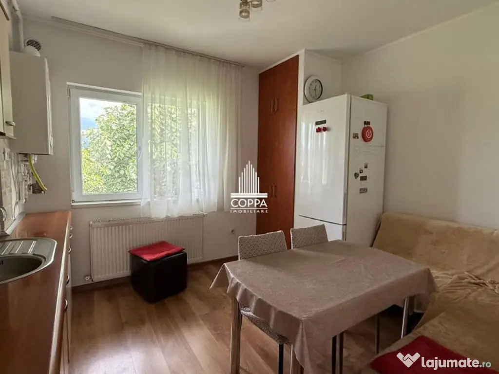 Apartament de vânzare 3 camere strada Rozelor 