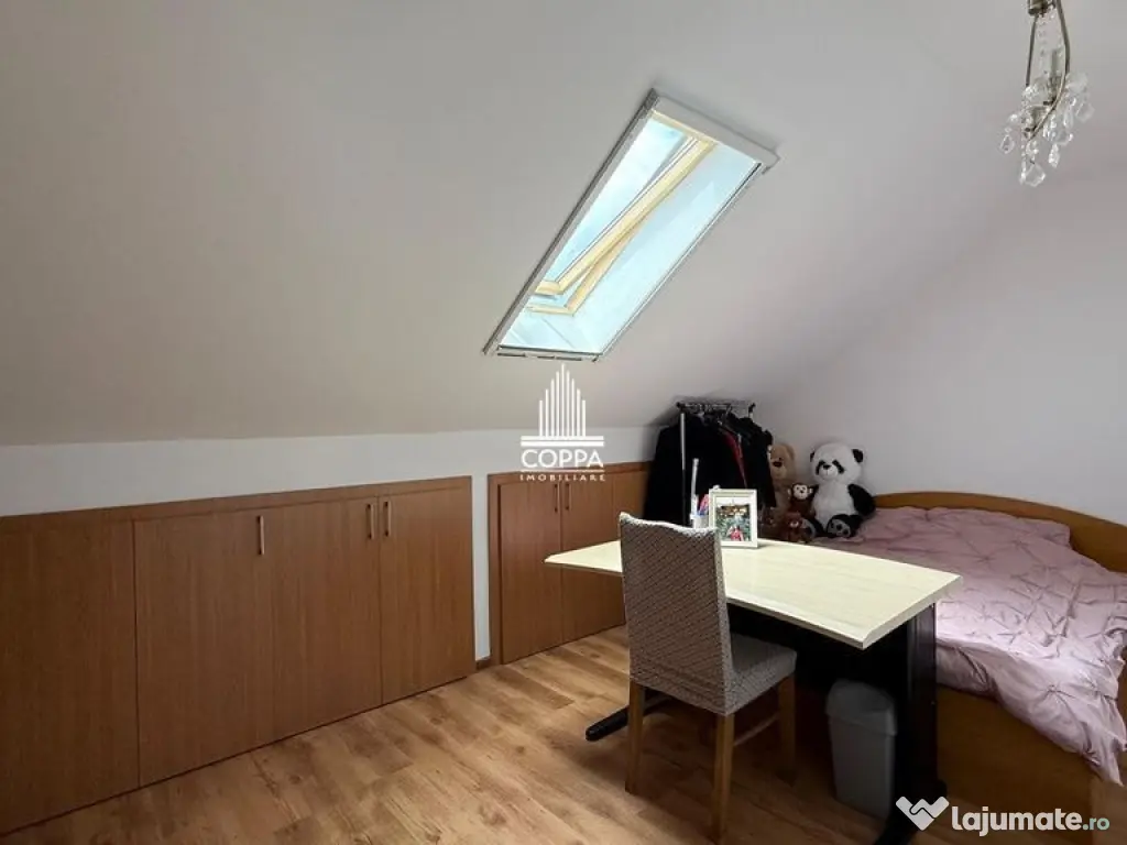 Apartament de vânzare 3 camere strada Rozelor 