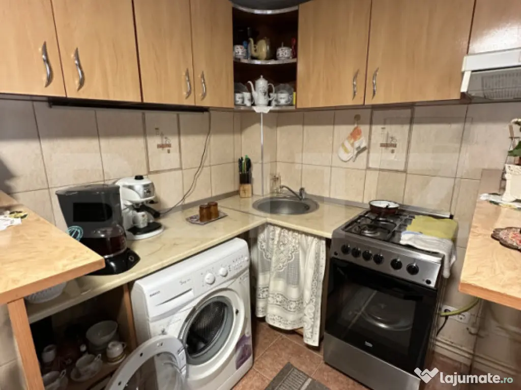 Casa P+2, 240 mp, 300 mp teren, zona Titulescu