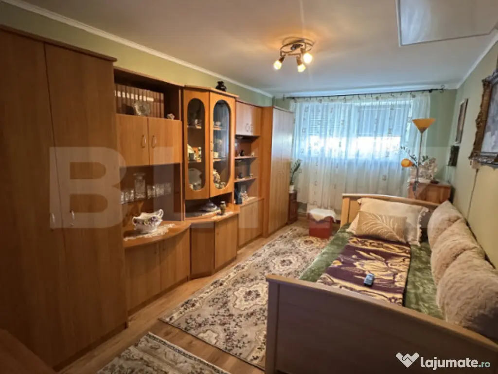 Casa P+2, 240 mp, 300 mp teren, zona Titulescu