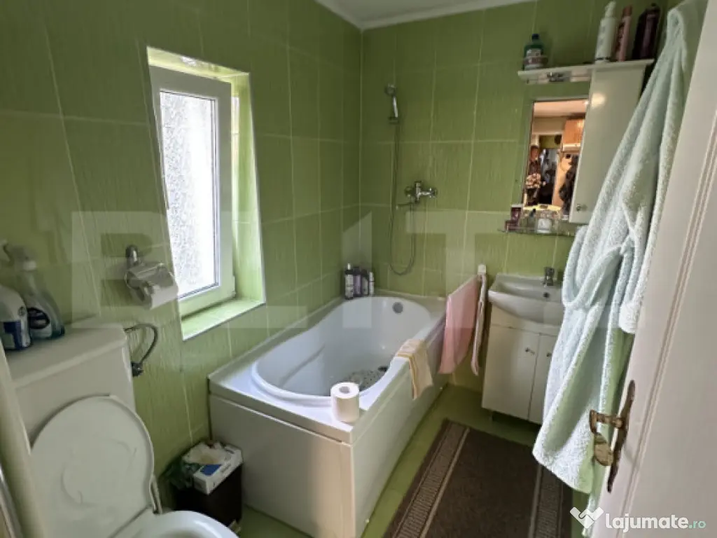 Casa P+2, 240 mp, 300 mp teren, zona Titulescu