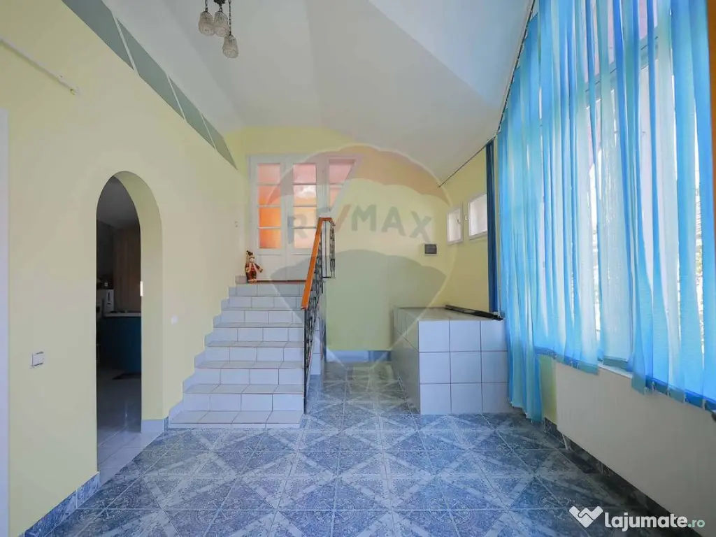 Casă cu 5 camere,489 mp teren de vânzare, în zona Ioș...