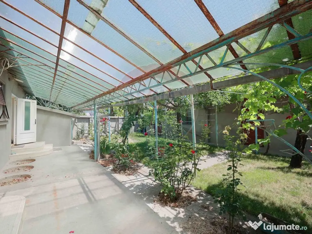 Casă cu 5 camere,489 mp teren de vânzare, în zona Ioș...