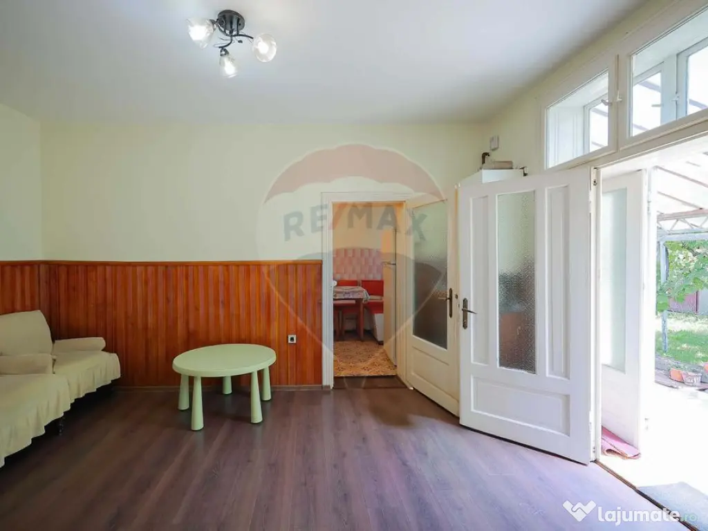 Casă cu 5 camere,489 mp teren de vânzare, în zona Ioș...