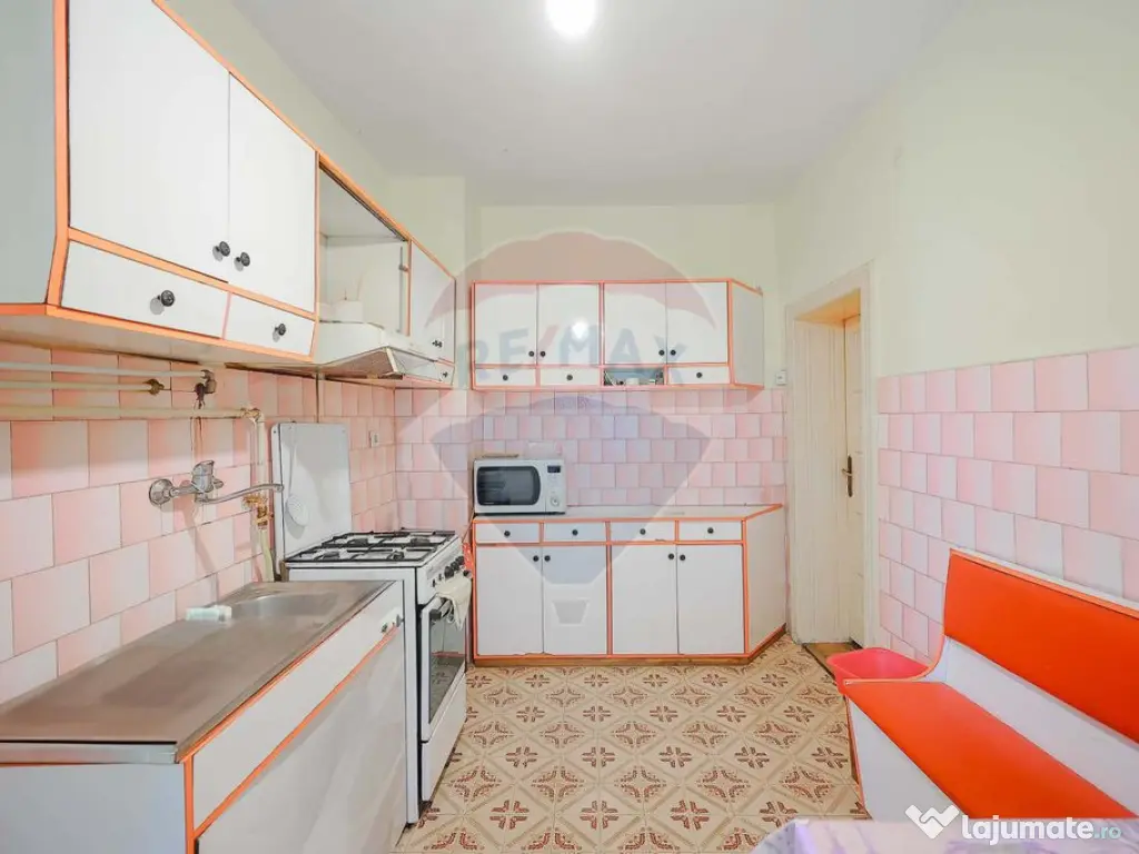 Casă cu 5 camere,489 mp teren de vânzare, în zona Ioș...