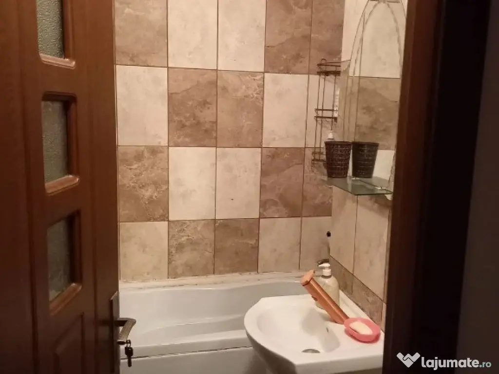 1 camera in zona Iulius Mall