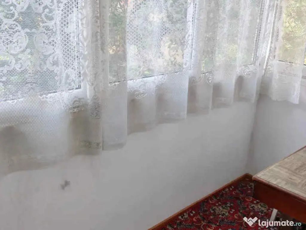 Apartament 2 camere, decomandat - zona Tractorul.