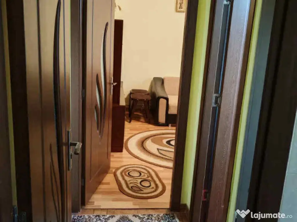 Apartament 2 camere, decomandat - zona Tractorul.