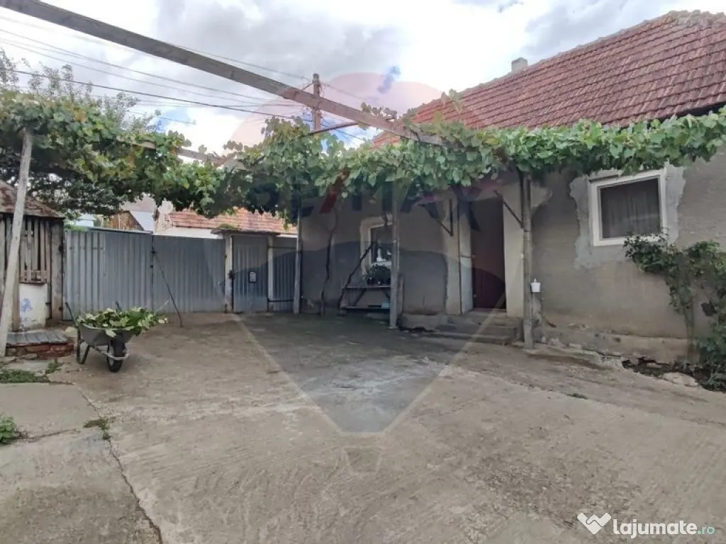 Casă cu 4 camere si teren de vânzare in com. Husasau de... 